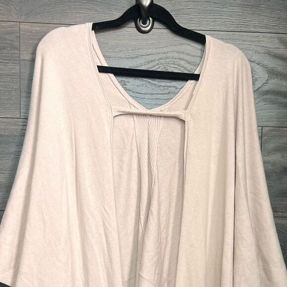Lululemon Free to Coast Wrap in Cream/Blush Color - One Size. Beautiful & Cozy! - Picture 8 of 8